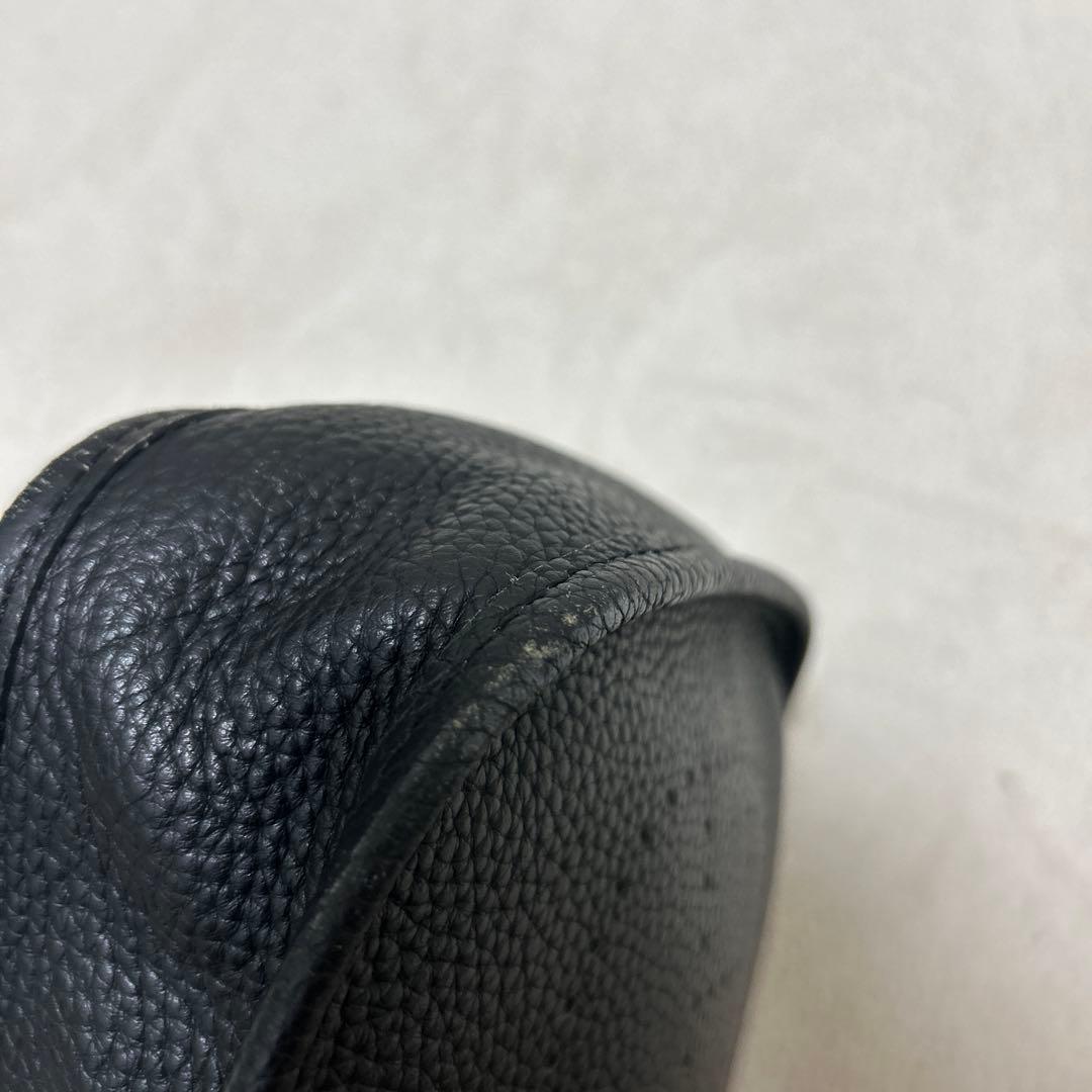 HERMÈS ブラック ショルダーバッグ