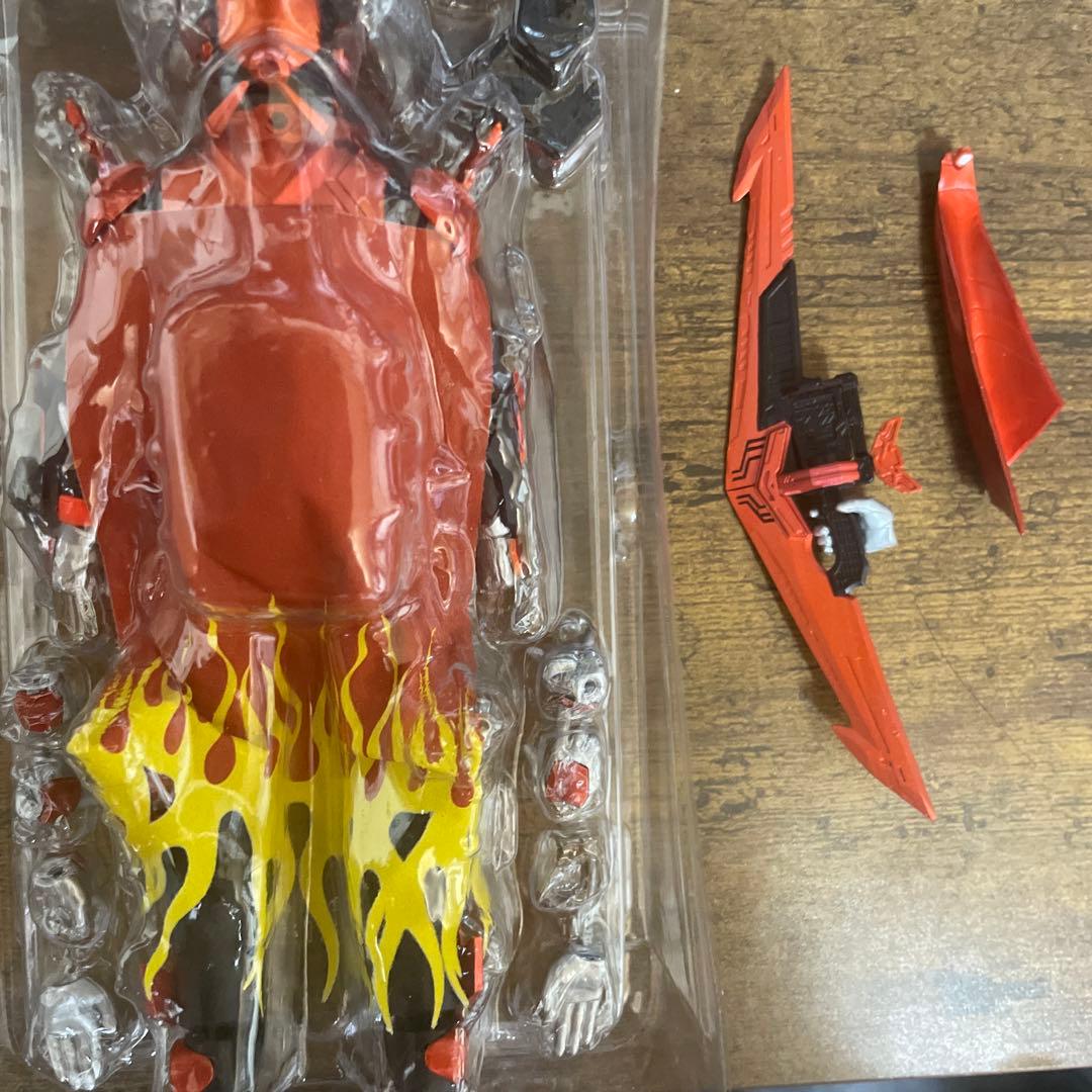 「ラスト」shf規格カスタム　ファイヤーガッチャードデイブレイク（マント、武器付