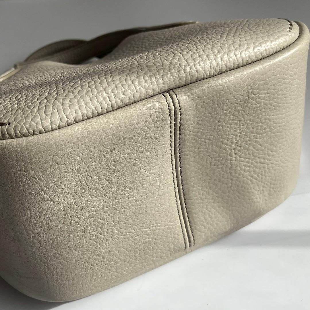 ✨未使用　現行モデル✨　HIROFU カーラ　ハンドバッグ　　H ベージュ