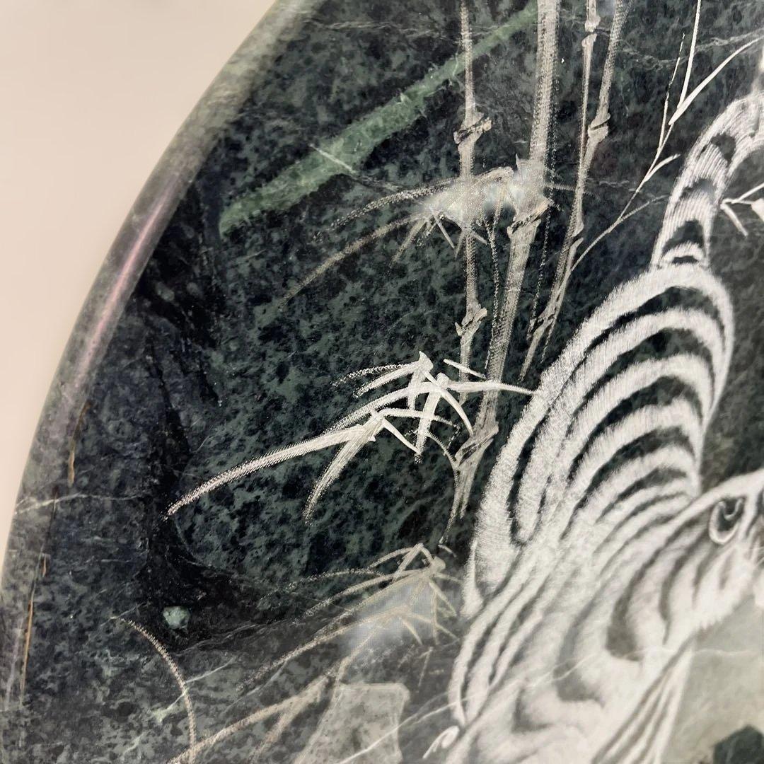 【高級美術品】大理石 影彫り 円形 石板画／白虎図 巨大サイズ 銘・台座付