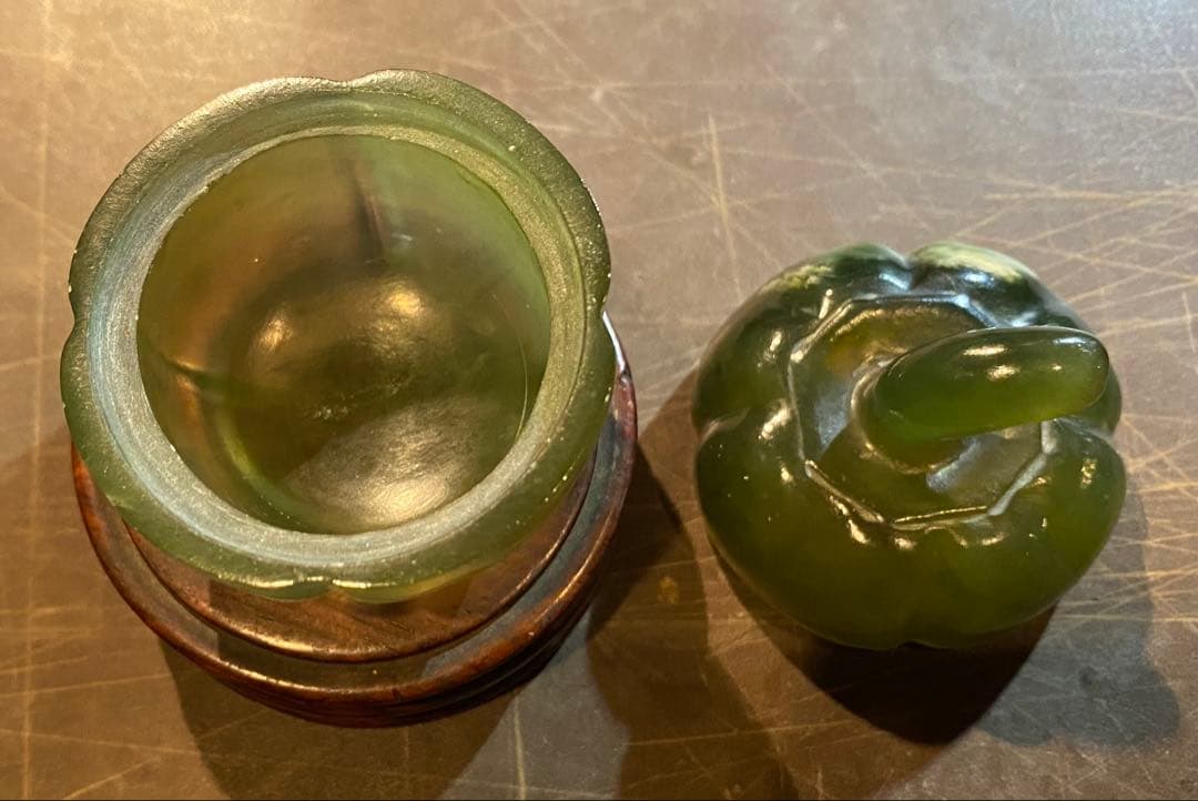 古翡翠 和田玉・鑑賞台付・ヴィンテージ レア ・オブジェ・鼻煙壺