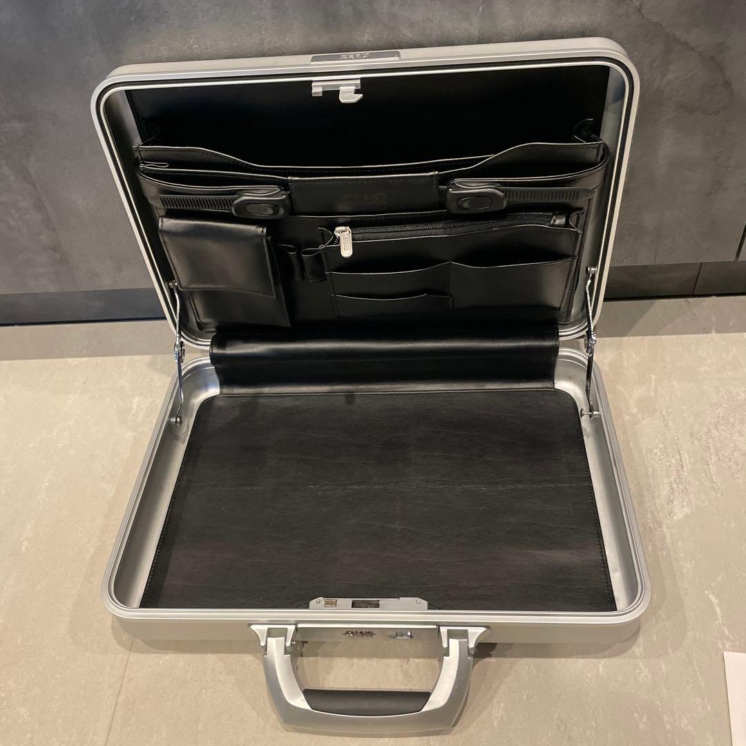 ゼロハリバートン アタッシュケース シルバー