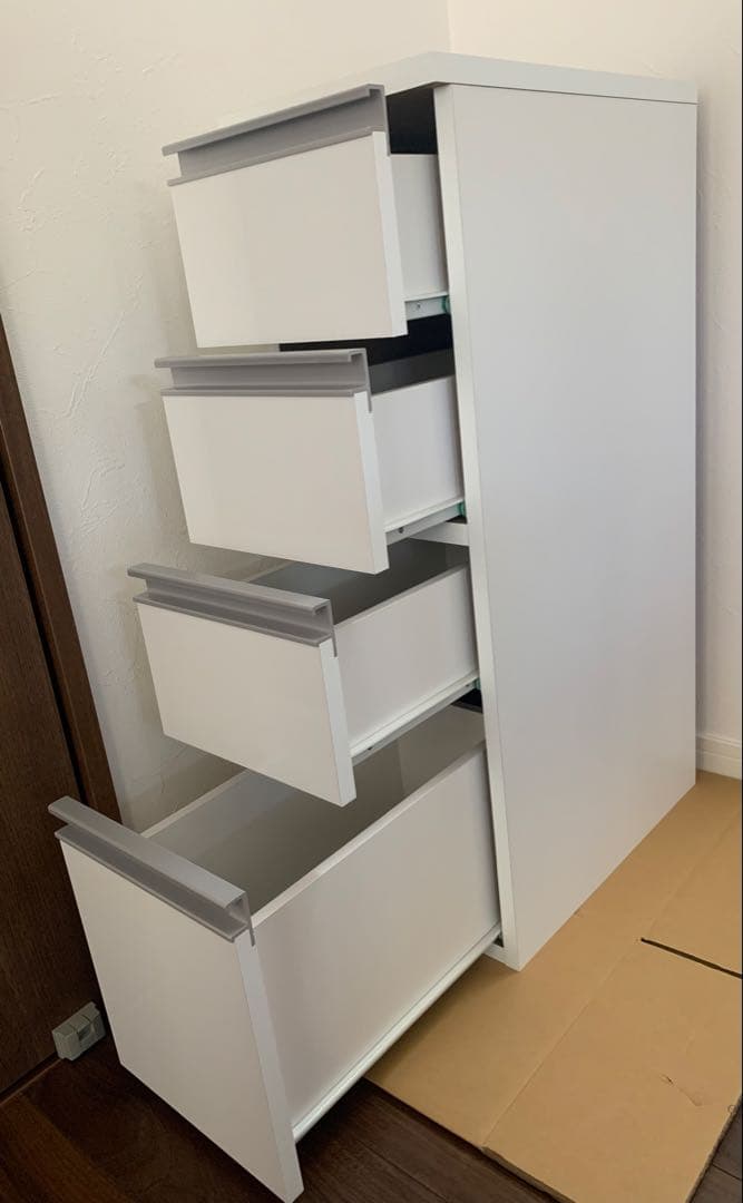 美品✨dinos✨サニタリーチェスト❣️ 幅25㎝奥行45㎝高85㎝　隙間家具