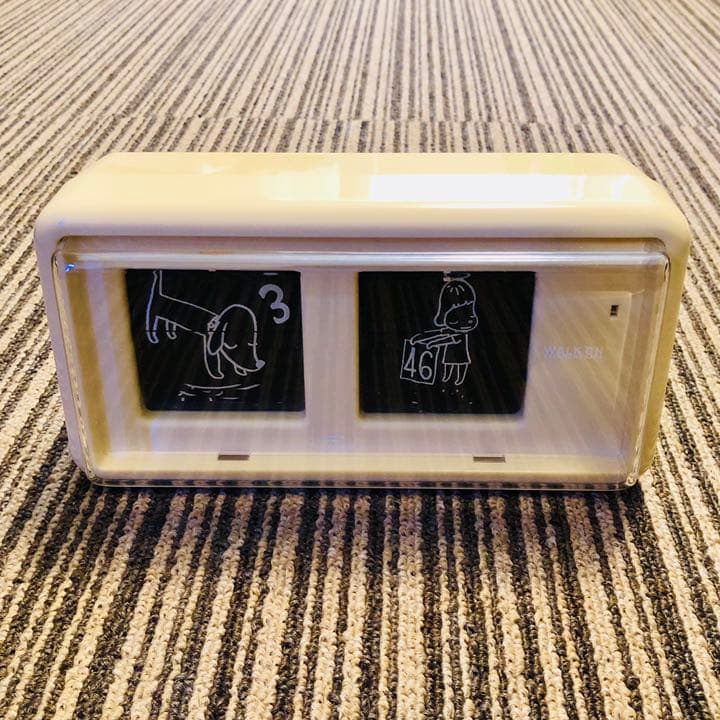 奈良美智 パタパタクロック 「WALK ON」 ベージュ