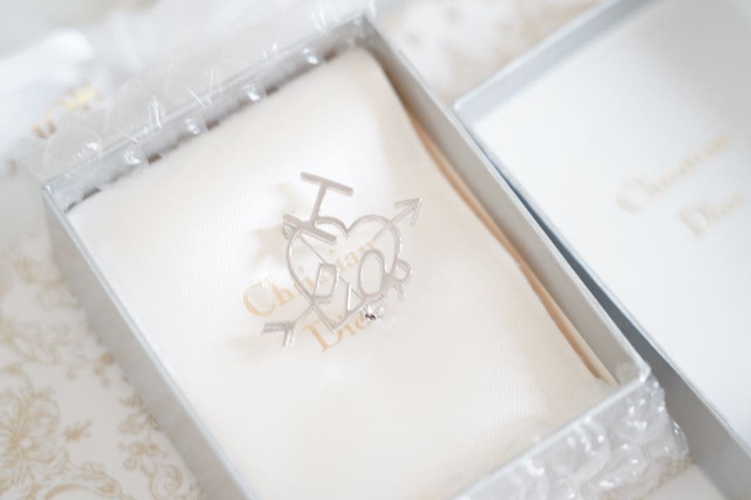 未使用に近い Dior アイラブディオール ハートアンドアロー ブローチ