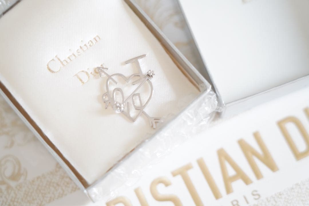 未使用に近い Dior アイラブディオール ハートアンドアロー ブローチ