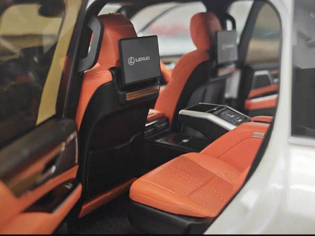 新発売 LCD 1/18 レクサス LX600 SUV 全開閉 金属製 ミニカー