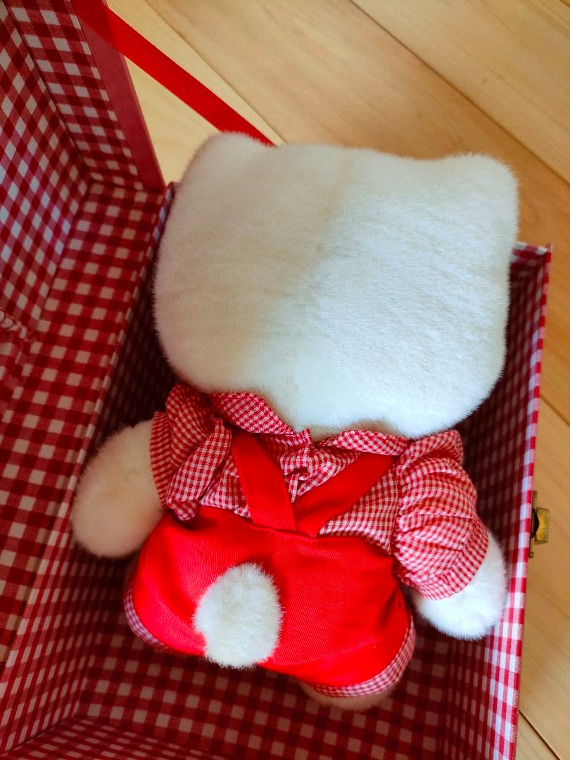 ハローキティ　トランクケース（ぬいぐるみ付き）