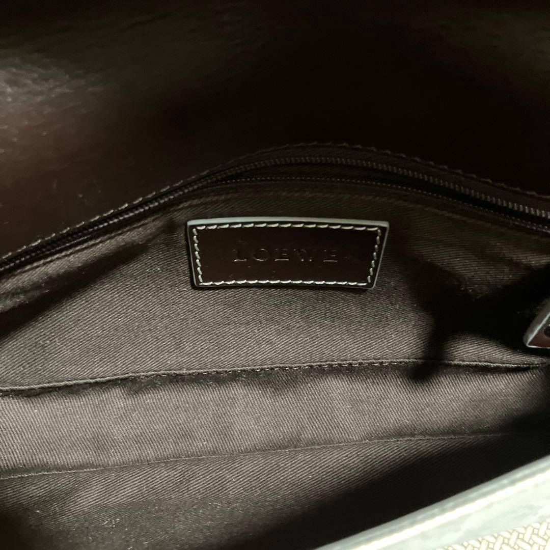 LOEWE ロゴ入り ホワイト ショルダーバッグ