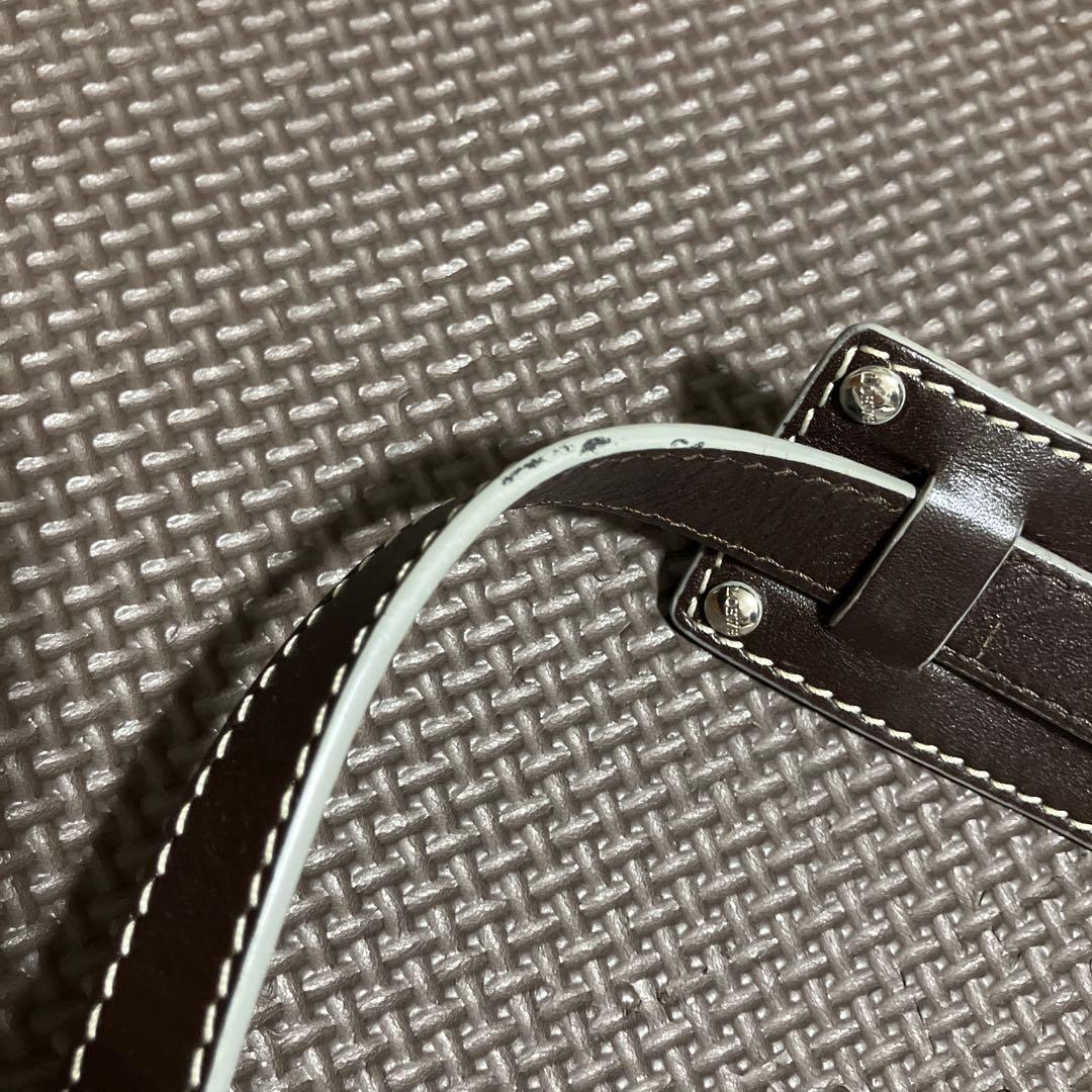 LOEWE ロゴ入り ホワイト ショルダーバッグ