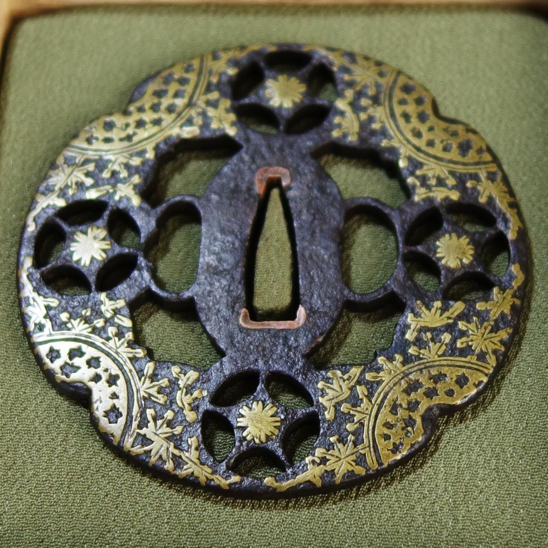 【真鍮象嵌 与四郎鍔】(認定書・鍔箱付き) 鍔 鐔 刀装具 日本刀 武具 骨董