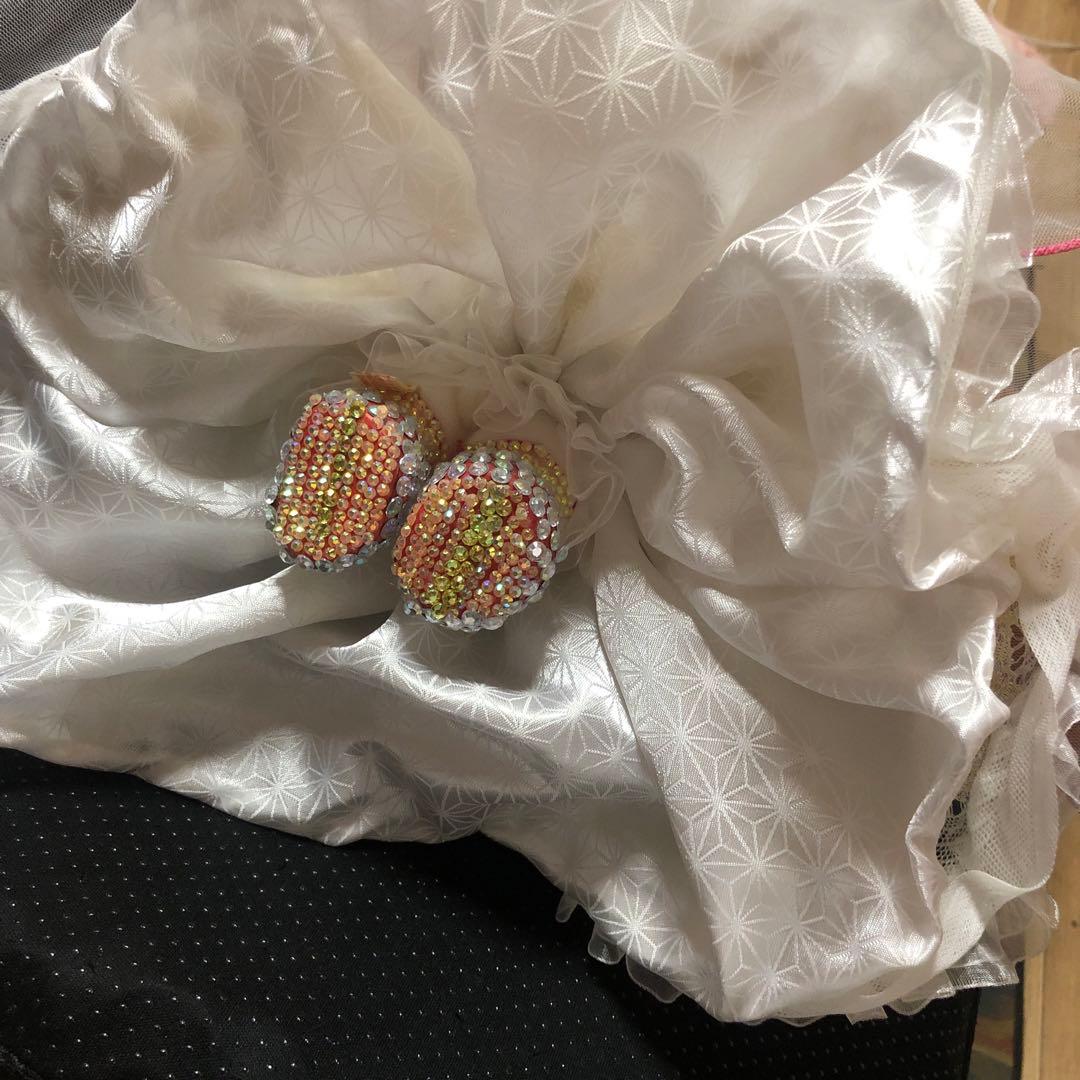 美しいウェディングドレスを着たハローキティ