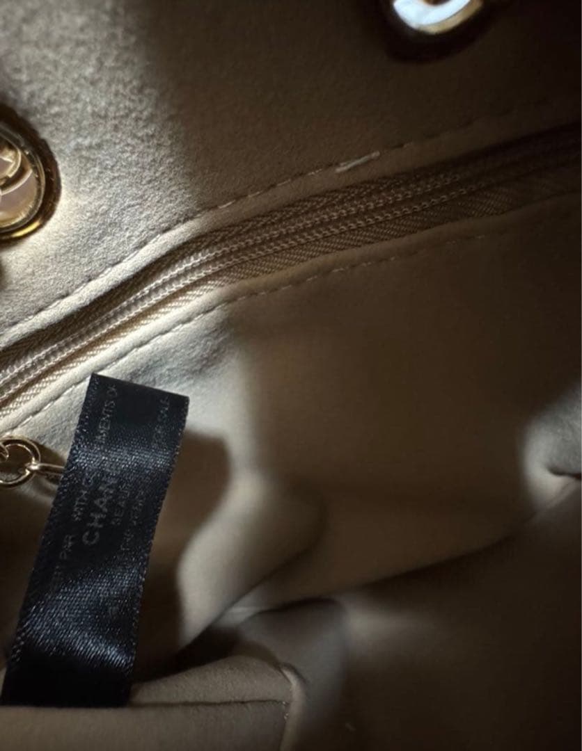 CHANEL シャネルノベルティーバッグゴールドチェーンホワイトラメ