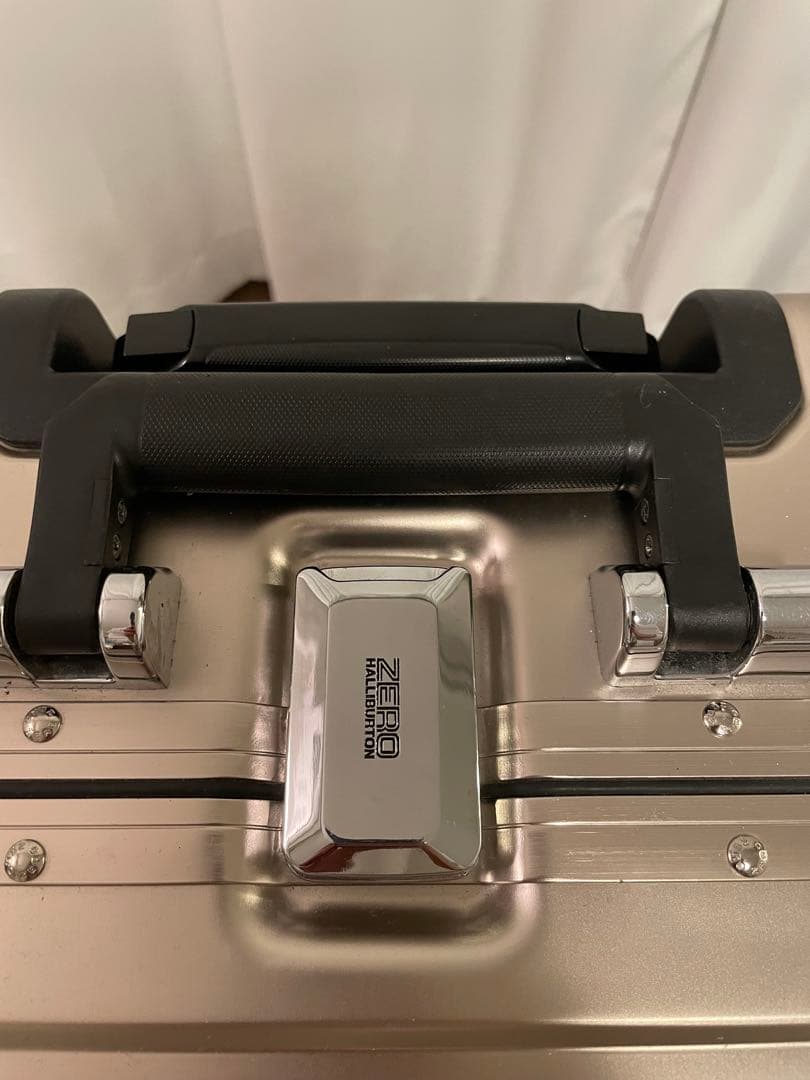 限定】ZERO HALLIBURTON Geo アルミニウム 83Lブロンズ