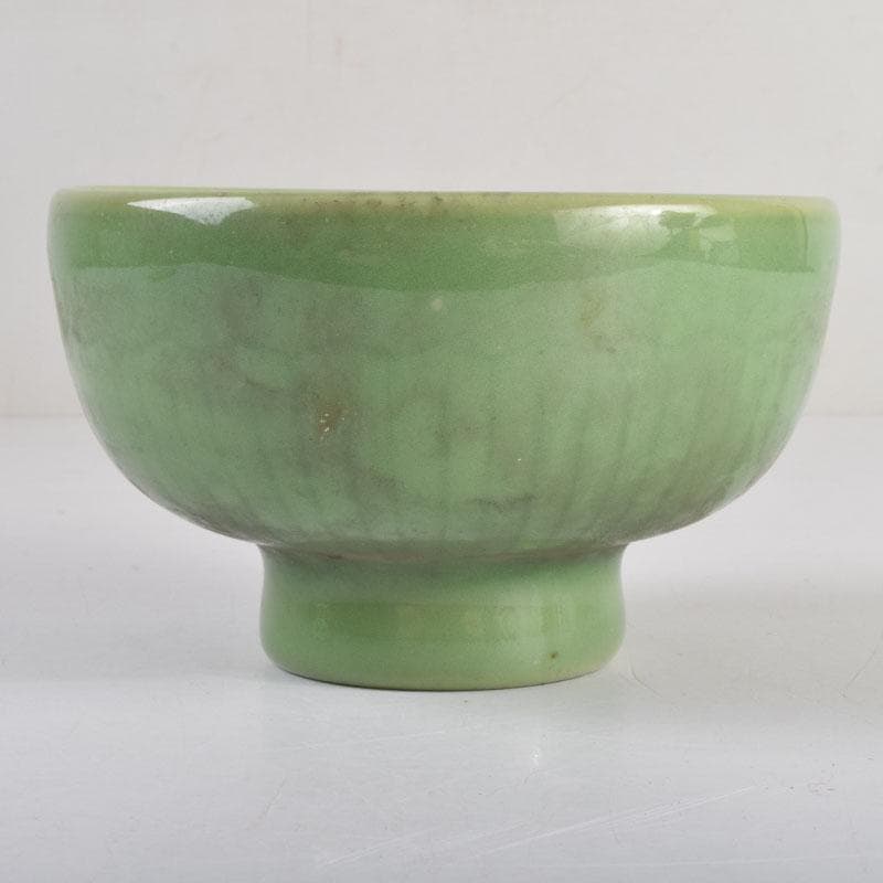 中国　龍泉窯　青磁人形手刻蓮弁文碗　V　8829