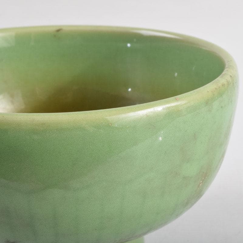 中国　龍泉窯　青磁人形手刻蓮弁文碗　V　8829