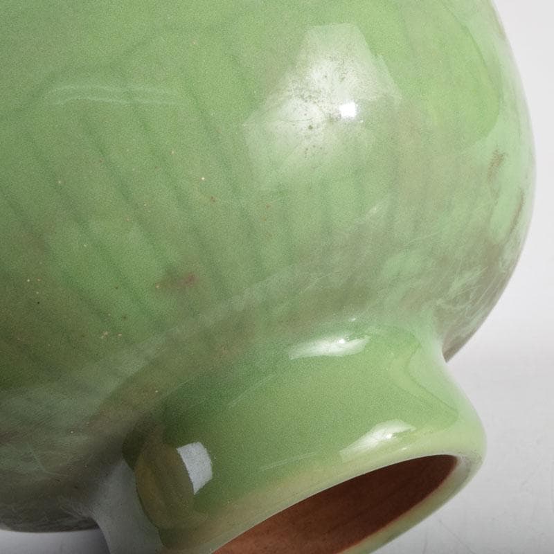 中国　龍泉窯　青磁人形手刻蓮弁文碗　V　8829