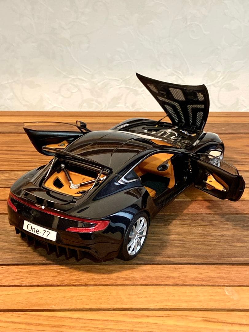 AUTOart 1/18 アストンマーチンONE-77 （ブラック）【中古品】