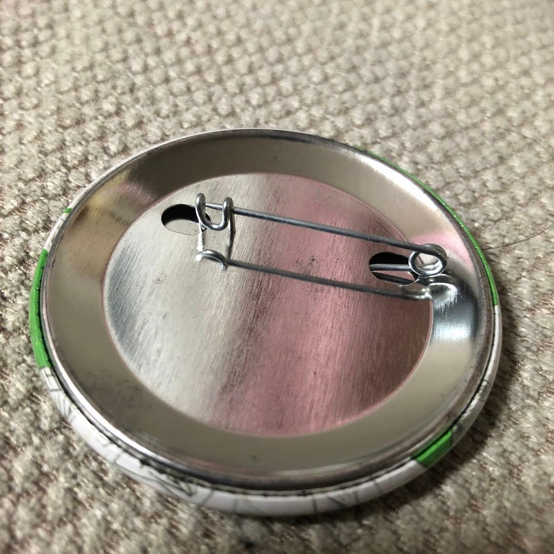 進撃の巨人　リヴァイ　wit 缶バッジ　セット