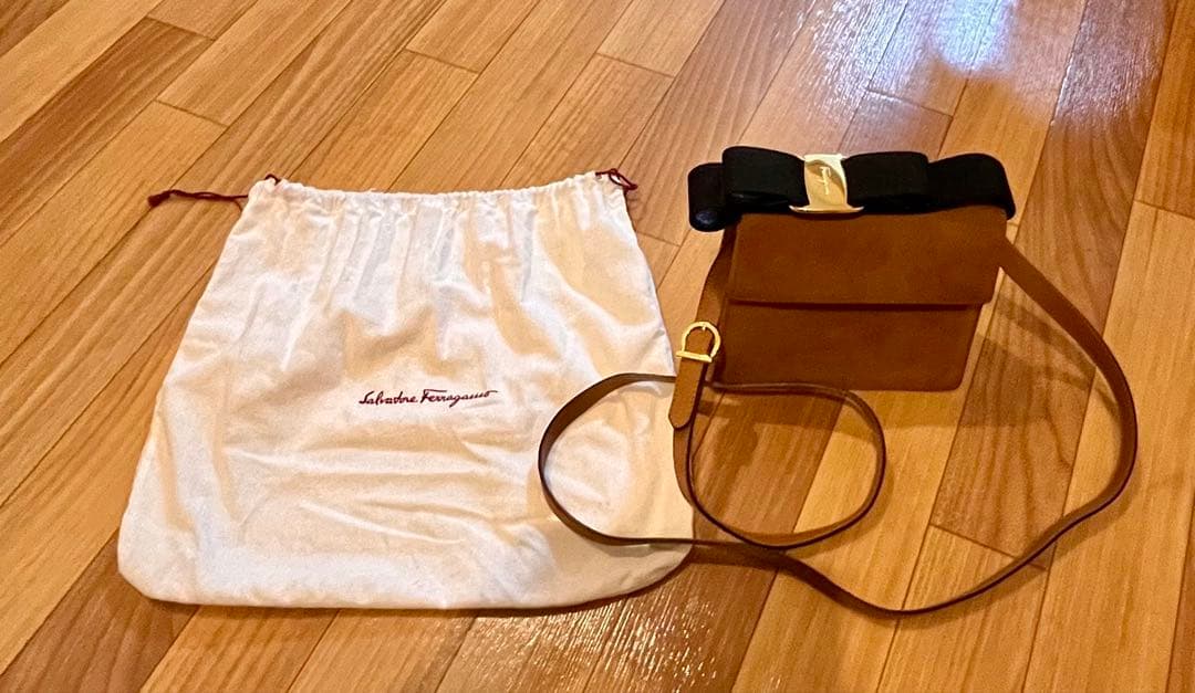 【Ferragamo】ショルダーバッグ　ブラウン