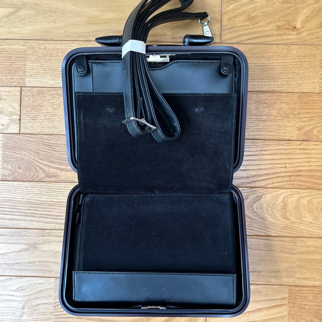 ZERO HALLIBURTON 万年筆ケース(ショルダーストラップ付き)