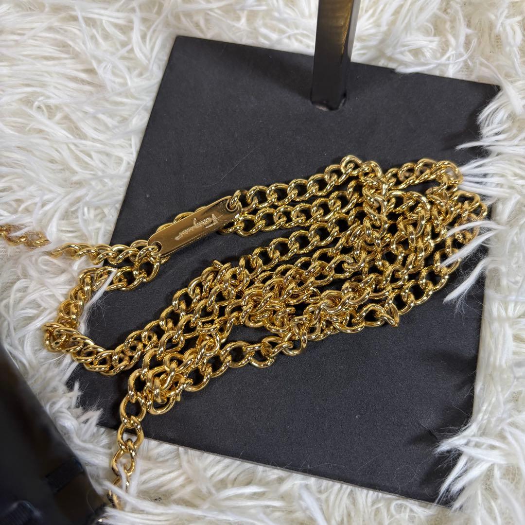 【美品✨】 フェラガモ ショルダーバッグ ヴァラリボン オールレザー