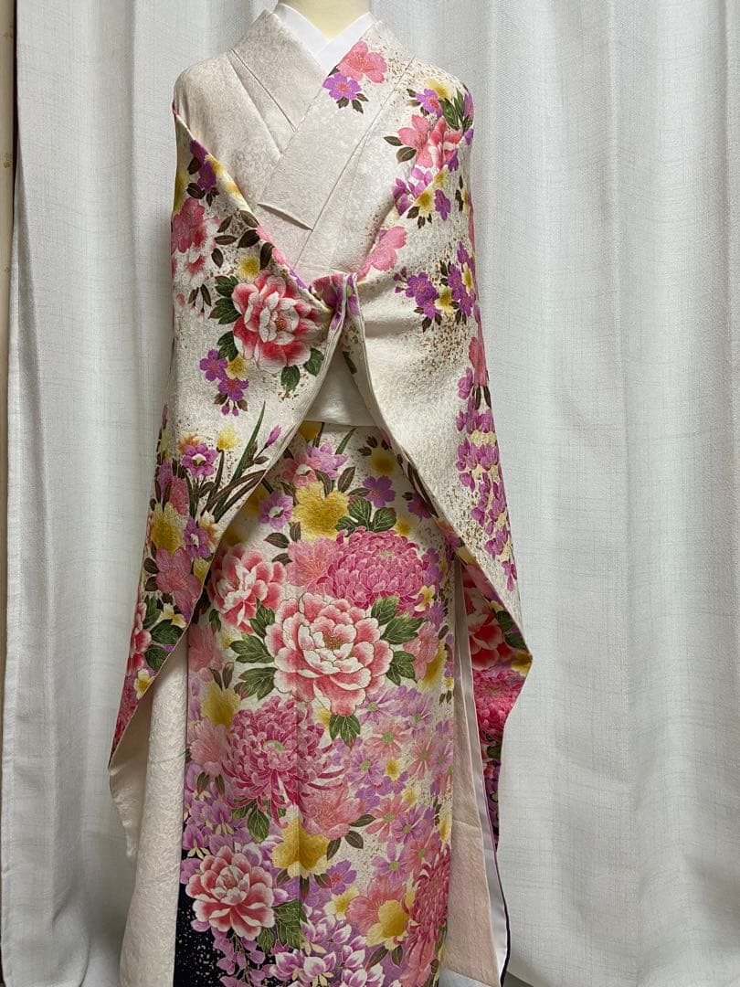 振袖５ クール系 白/グレー ボタン柄/藤の花 キラキララメ付き ゆうちゃみ