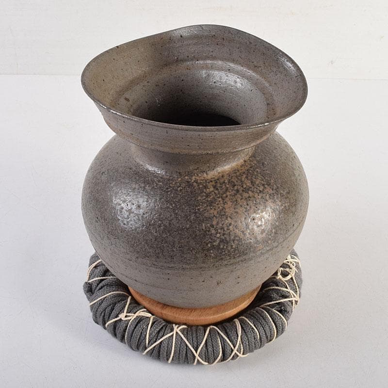 珠洲焼　有孔広口小壷　台座付　合わせ箱　C　R8830H