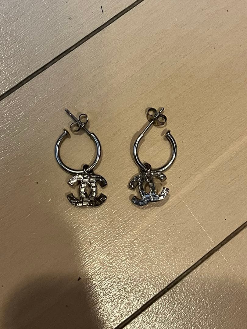 CHANEL シルバー スイング　フープピアス　正規品 楽天市場】シャネル CHANEL サークルココマーク スイング フープ