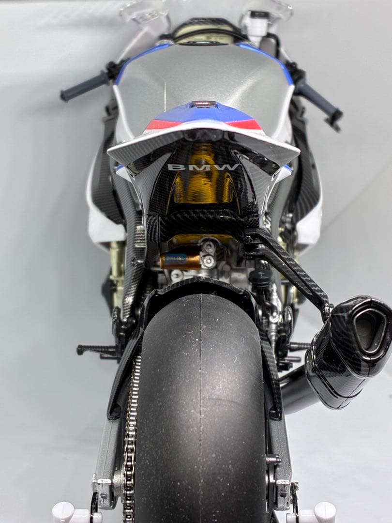 モンモデル　1/9 BMW HP4 RACE