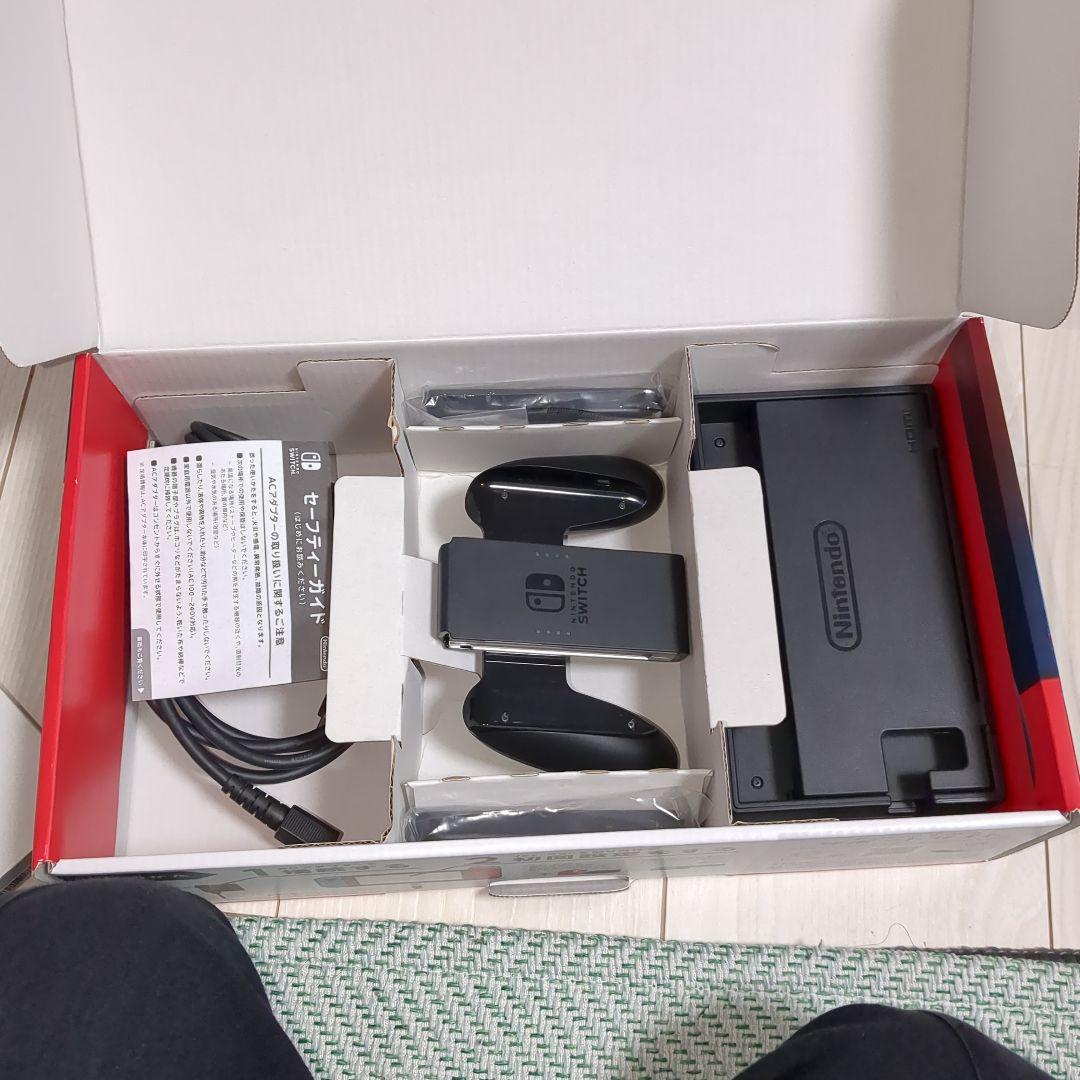 美品　2021年製　Nintendo Switch 本体 　ジョイコン付き