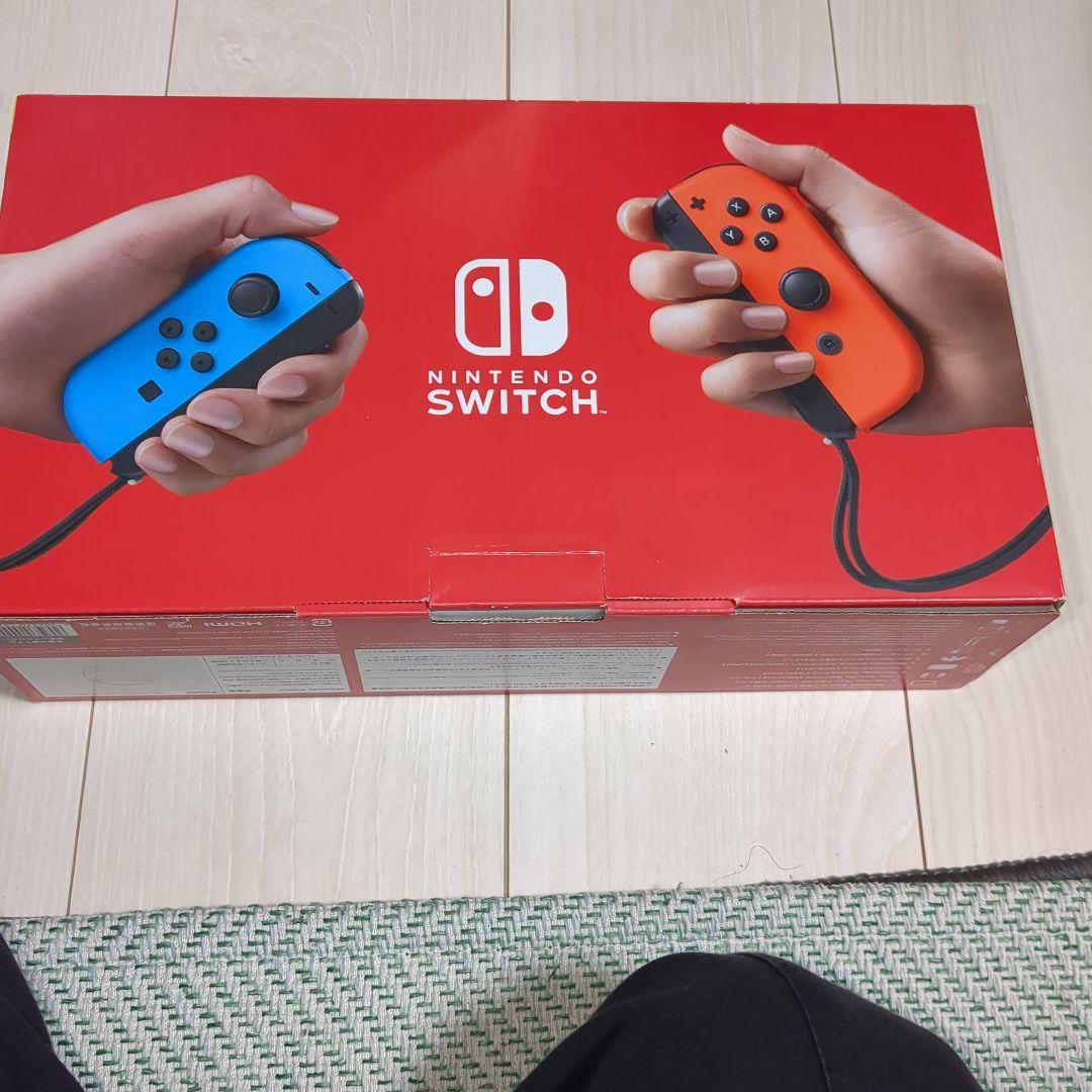 美品　2021年製　Nintendo Switch 本体 　ジョイコン付き