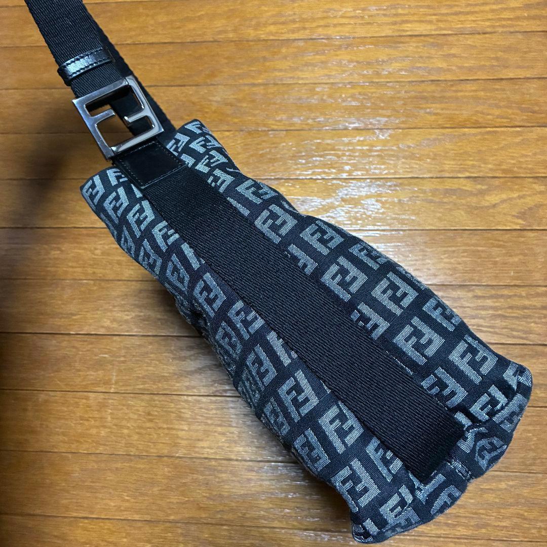 FENDIフェンディ　ズッカ柄　ショルダーバック