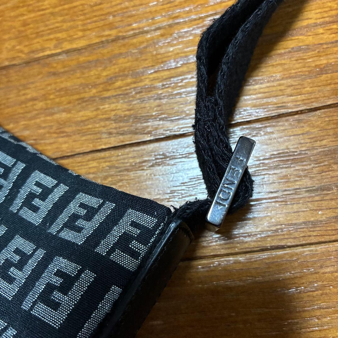FENDIフェンディ　ズッカ柄　ショルダーバック