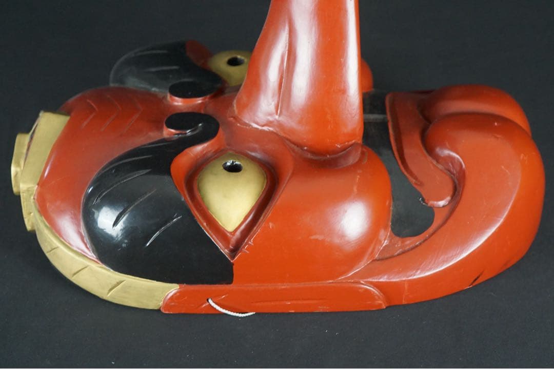 天狗面 木彫一刀彫 時代物 壁掛け 漆塗 縁起物 天狗 楠面 からす天狗面