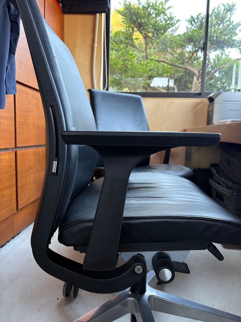 ①Steelcase オフィスチェア 黒 レザー 希少 旧モデル 美品 4脚あり