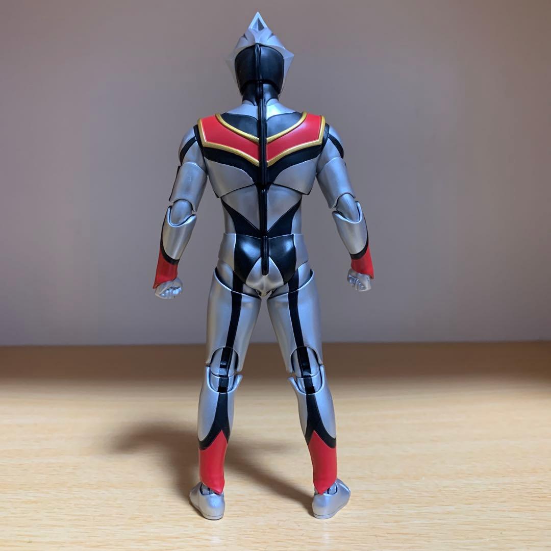 S.H.Figuarts (真骨彫製法) ウルトラマンティガ　イーヴィルティガ