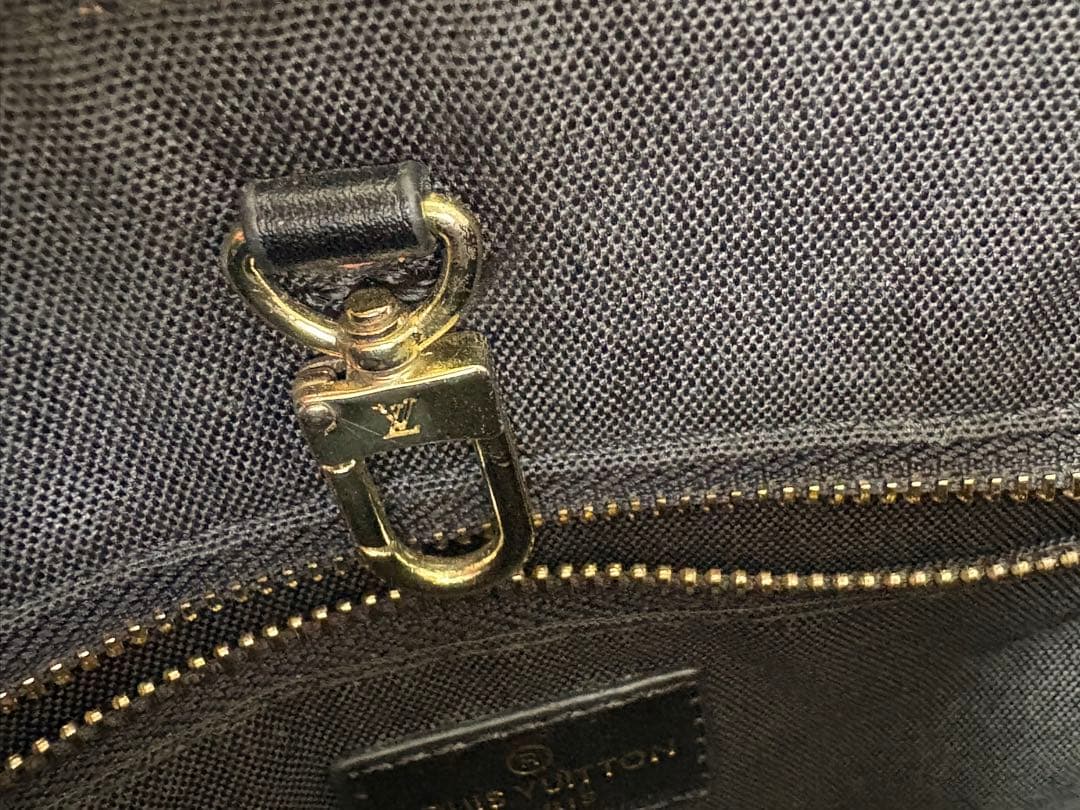 Louis Vuitton 黒 レザーハンドバッグ