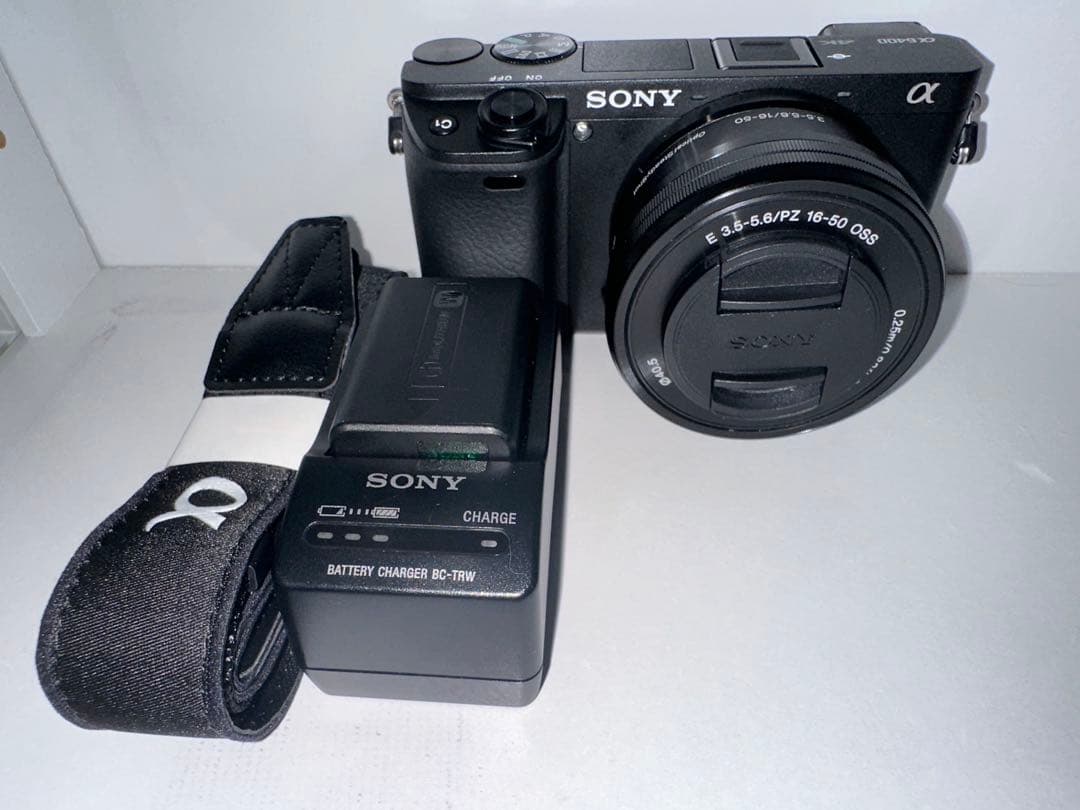 SONY α6400 パワーズームレンズキット　別売りバッテリーチャージャー付き SONY α6400 パワーズームレンズキット別売りバッテリーチャージャー付き