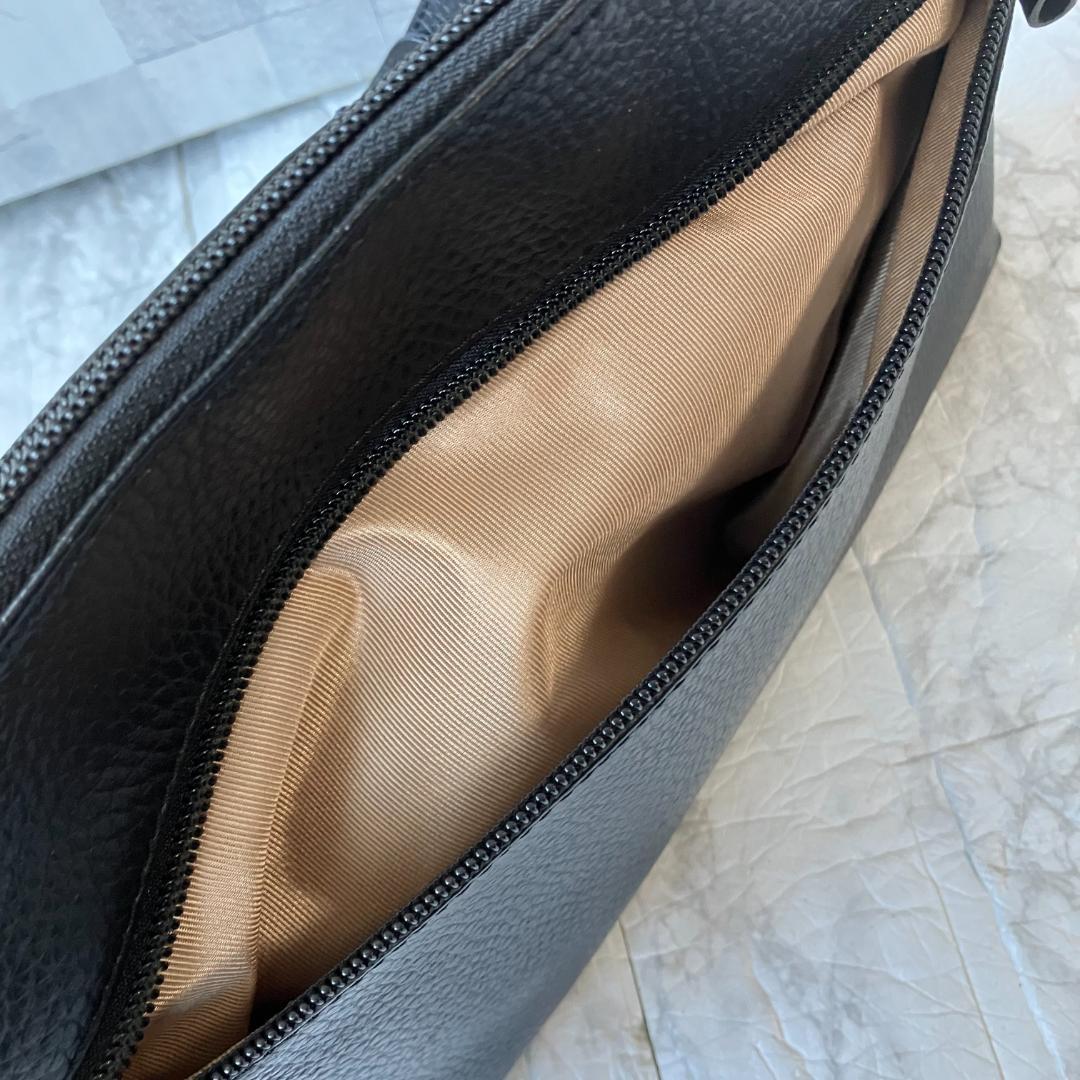 美品◎キタムラ ショルダーバッグ Kメタルロゴ レザー 斜め掛け ブラック