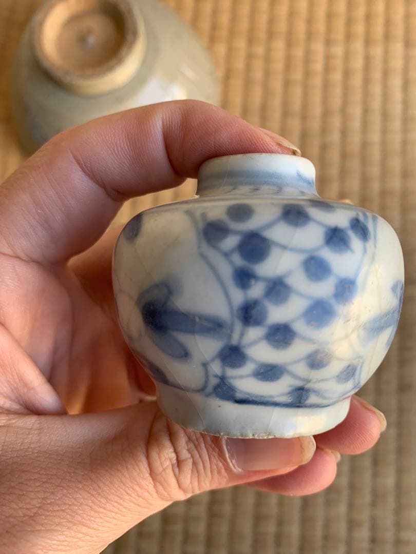 中国宋時代青磁お茶碗と明時代染付小壺