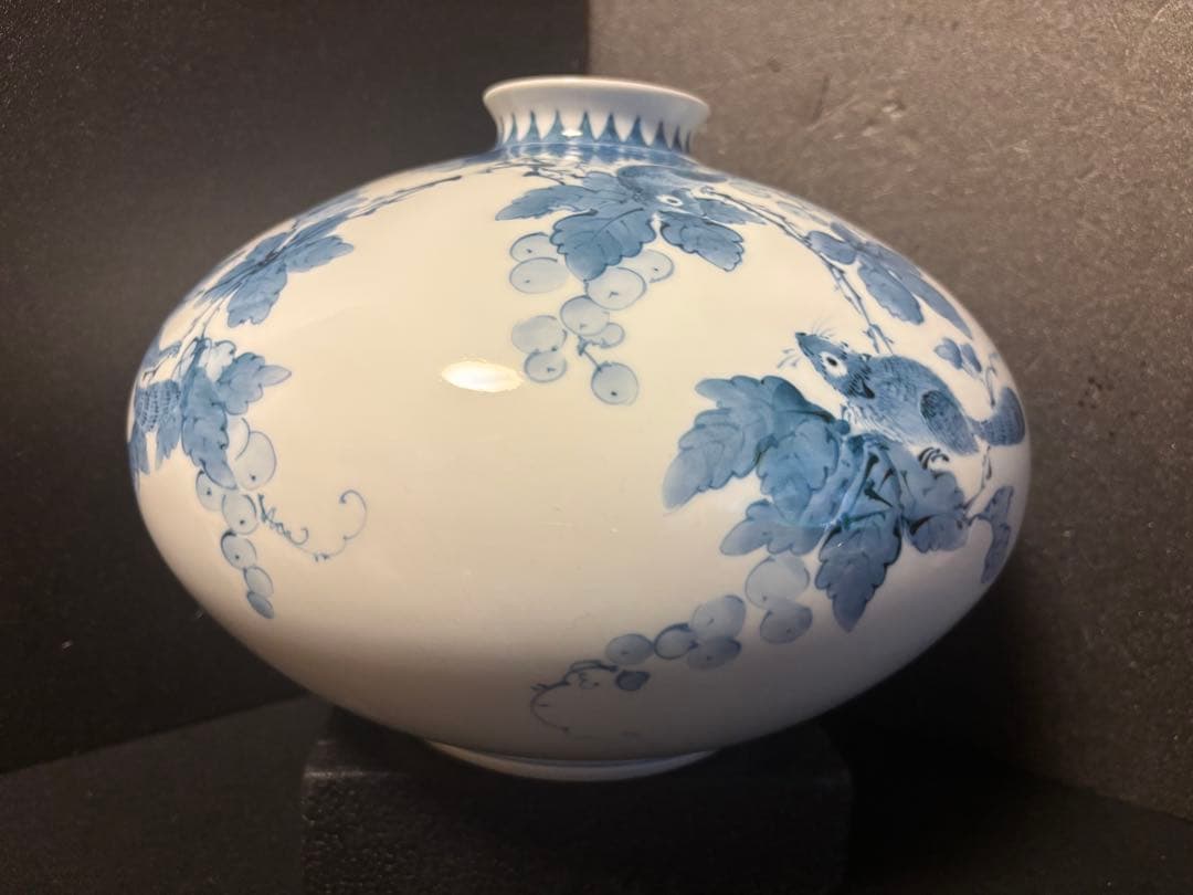 大人気　32cm井上萬二「染付 栗鼠文 壷」名品 人間国宝 白磁巨匠 旭日中綬章
