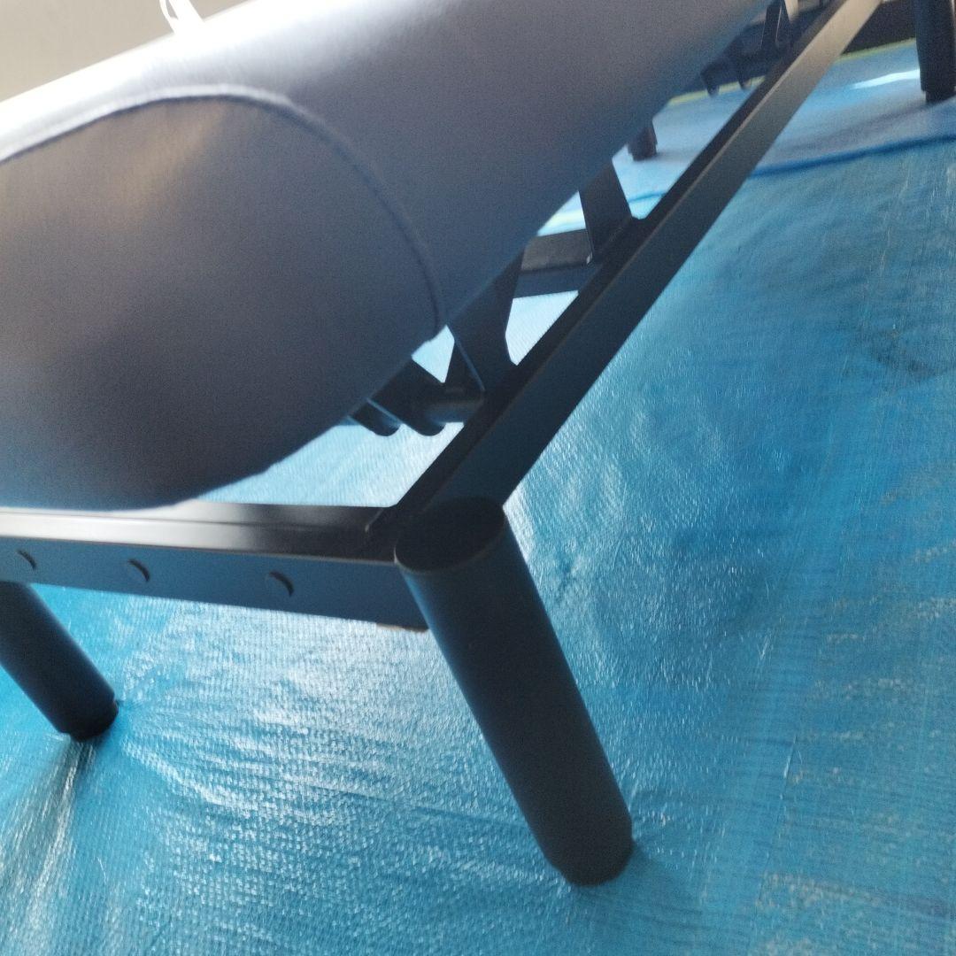 エステサロン・マッサージ用ベッド（上下手動）中古品脚・フレームに錆有り