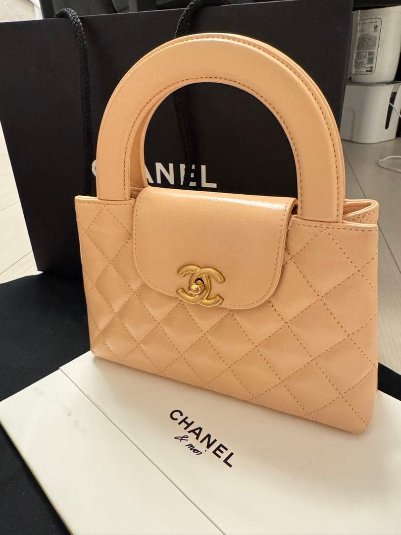CHANEL ベージュ キルティング ハンドバッグ