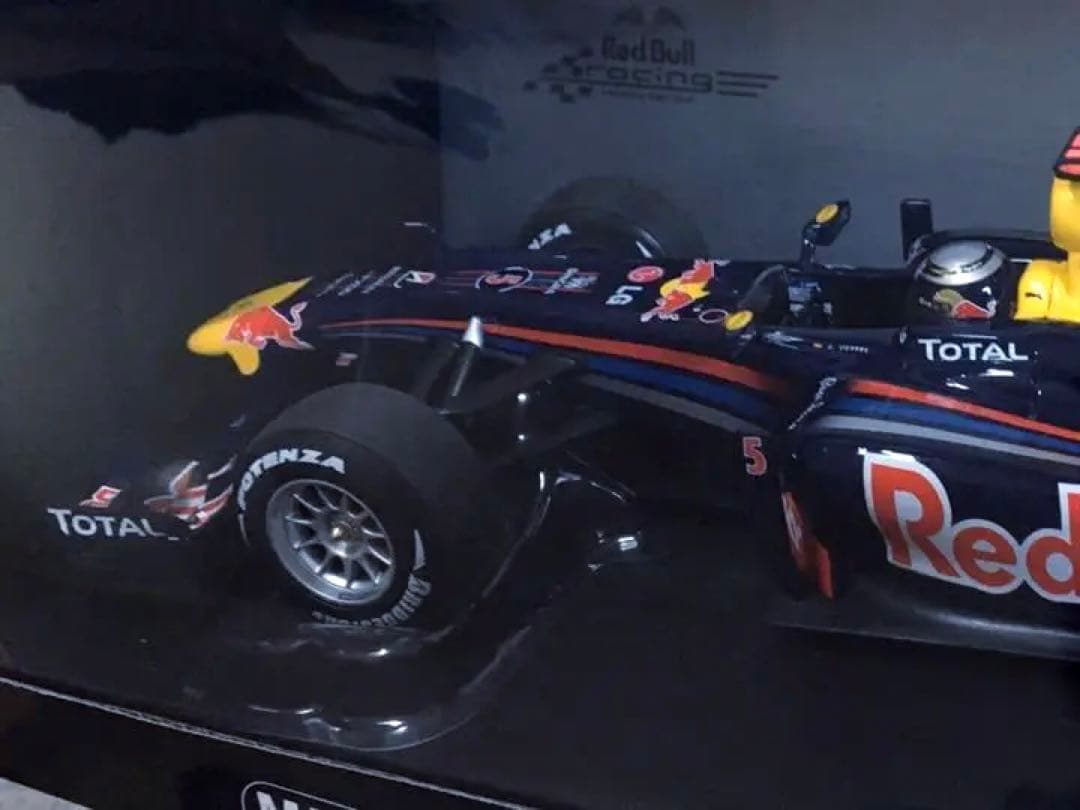 良状態 限定品 ミニチャンプス 1/18 レッドブル RB6 ベッテル