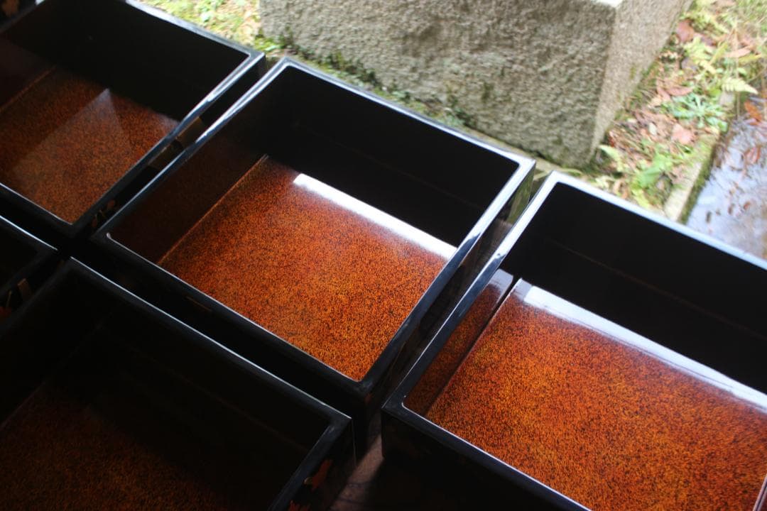 Mさま専用！上質内梨地黒漆に極上紅白梅蒔絵の映える台付五段重（検