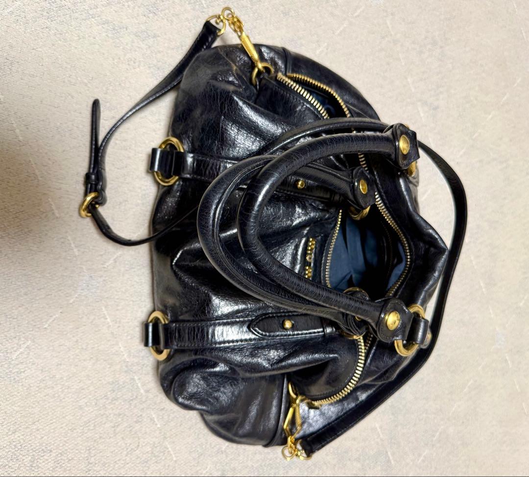 ミュウミュウ￼黒レザーショルダーバッグ ゴールド金具