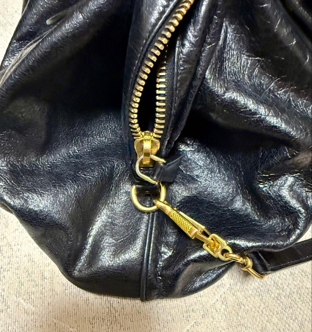 ミュウミュウ￼黒レザーショルダーバッグ ゴールド金具