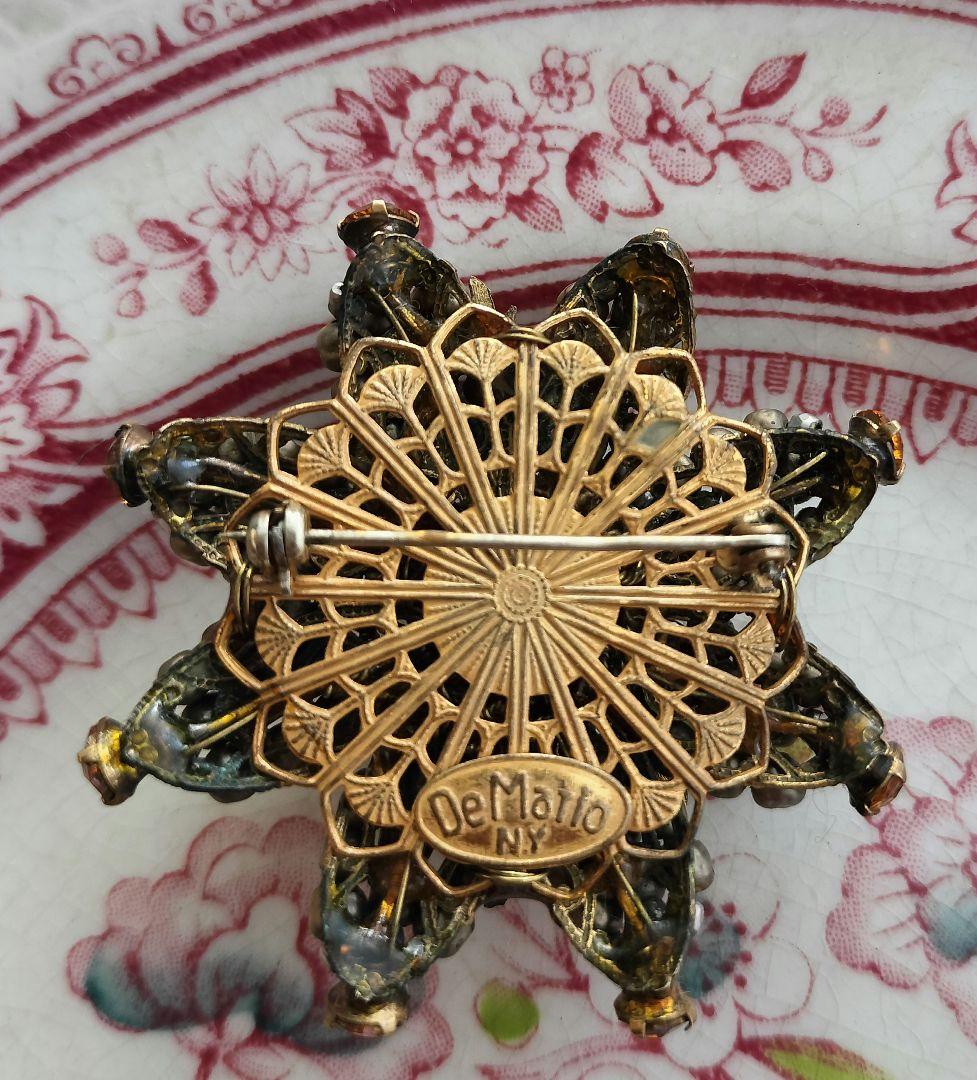 De Marioゴールドパール アンバー色ラインストーン 薔薇の蕾ブローチ