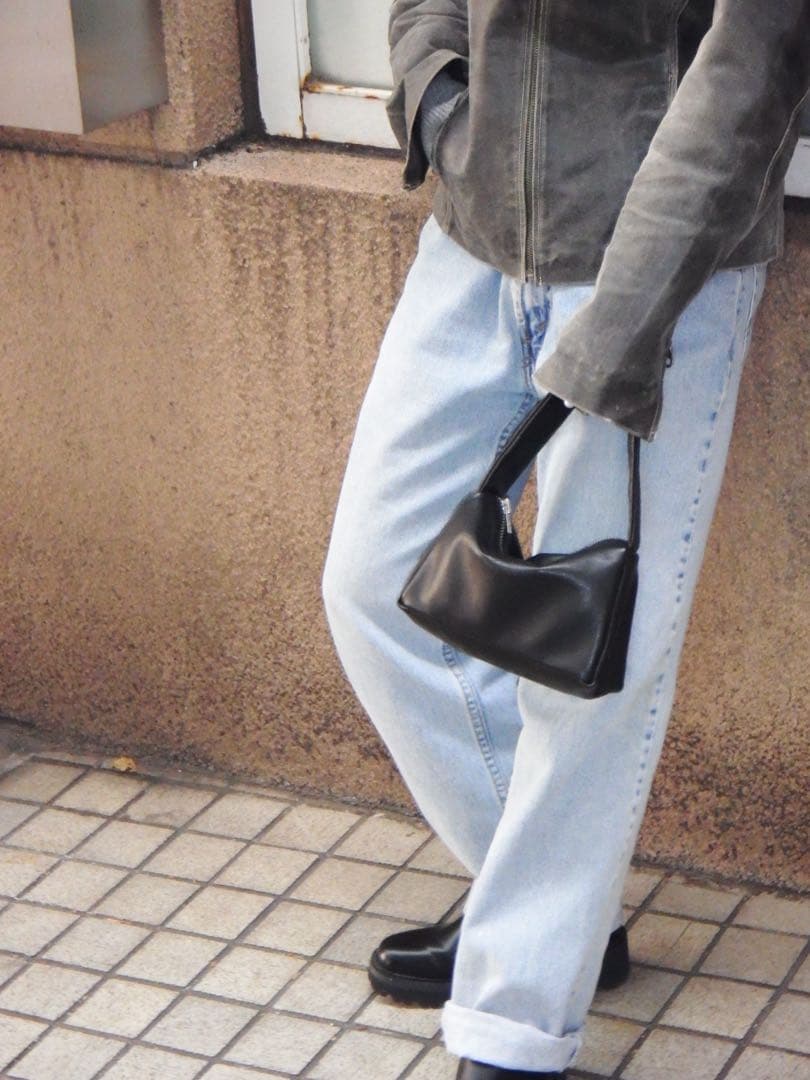 KEESE 黒 レザーショルダーバッグ ジップ Sサイズ ブラック ハンドバッグ